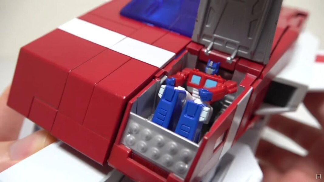 Transformers Masterpiece MP 57 Skyfire In Hand Image  (18 of 65)